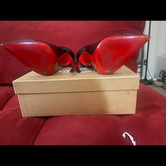 Christian Louboutin - Picture 4 of 5
